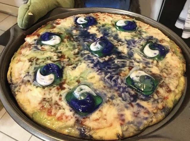 Cursed Pizza from Reddit r/cursedimages.
