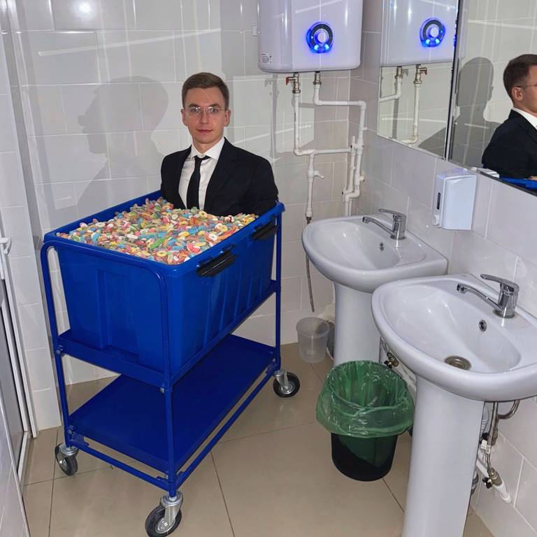 Cursed Restroom from Reddit r/cursedimages.