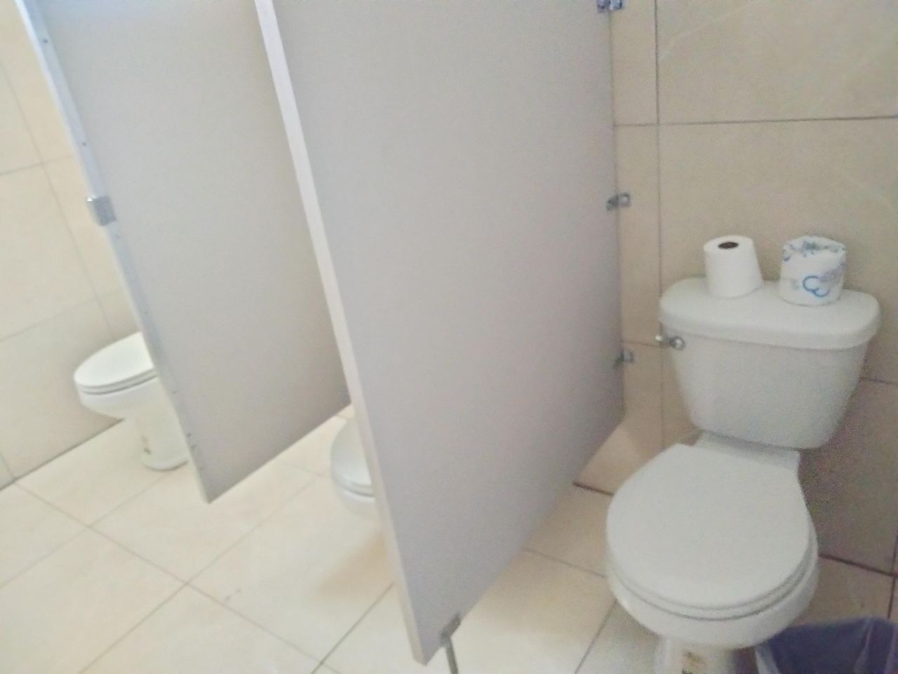 Cursed Bathroom from Reddit r/cursedimages.