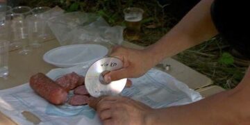 Cursed image of a Windows XP disc slicing sausage.